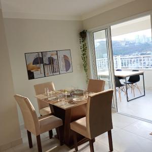Duas suítes em apartamento luxuoso c/ área gourmet.