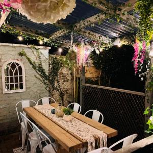 R&R at a Character Victorian Home (Free Parking)