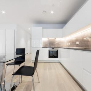 Spacious Modern Apartment