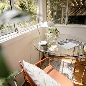 Romantic Garden Cottage with Home Cinema