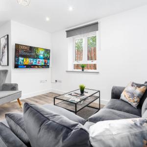 Two Bedroom Apartment - Balcony - Secure Parking - Top Rated - Underfloor Heating - 2MC