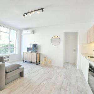 Maipu 812 XIII by depptö