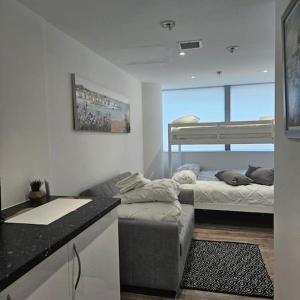 Small Studio for Group of 5 in Delta Croydon DPF3