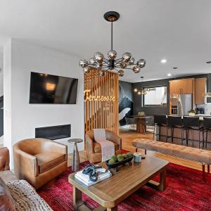 Unwind in Opulence 4BR 4BA Near Broadway