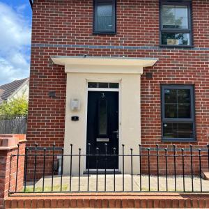 Cozy 3 Bed - Prime Location