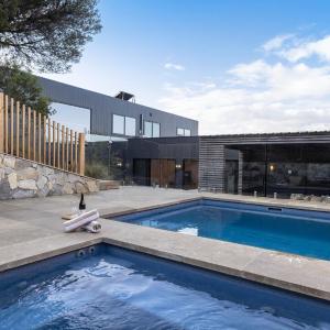 Ocean Beach Retreat - Contemporary Rye Accommodation
