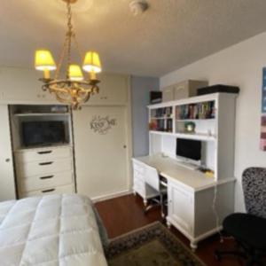 Stay in Beverly Hills -room for 1 female -walk to shopping and restaurants