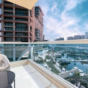EaseMyTrip - Prime Business Bay Apt with Canal and Marina Views