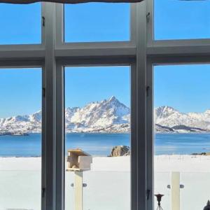 Peaceful property with spectacular sea view