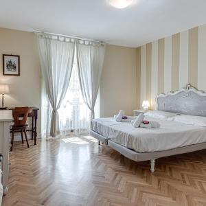 Flora - Sweet Dreams in Florence