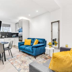 LUXstay Holland Park Apartment with AC