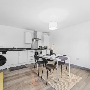 Budget 2-Bed House 10mins to Leeds City Centre