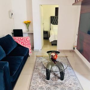Sandton Apartment 3 mins drive from Mandela Square & located right in the heart of Sandton City