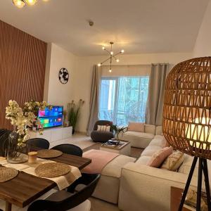 Cozy 2BHK with Marina Views