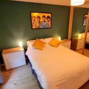 Cosy 2BR Modern Apt with Free Parking