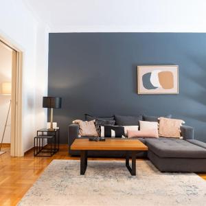 The Azure Teal Athens 2 mins from the metro ! Fully airconditioned!