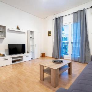 Petralona station apartment