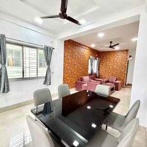 Modern 3BHK Apt for Big Groups & Family on EM Bypass
