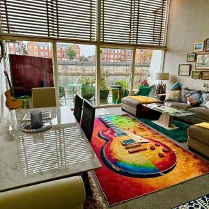 Float uniquely on Liverpool Waterfront on our high end 8 berth Houseboat