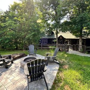 Moon Willow - one level cabin with 2 master suites