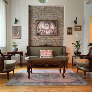 2Br, 2Ba, 1st Floor of Historical Building ,Galata