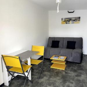 Studio de 25m carré refait à neuf, proche tram B et fac