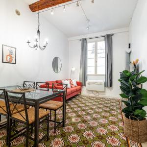 2 Bdr with Independent Studio - Old Town