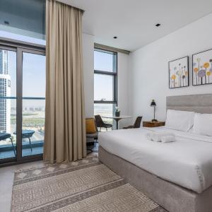 Waves - Stylish 13th-Floor Studio with Top-Notch Amenities