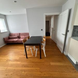 2-Bedroom Flat Walking Distance to ExCeL London - Perfect Location!