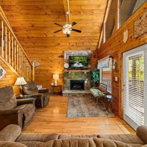 Smoky Mountain Getaway Leave the World Behind