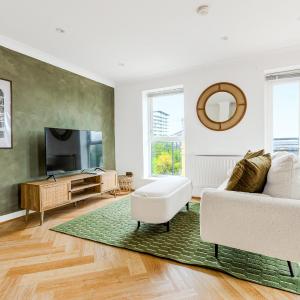 Bright New 2BR flat with Balcony near ExCeL London