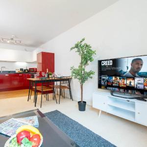 2 Bedroom Apartment - City Centre - Secure Parking - WIFI - Netflix - 81UM