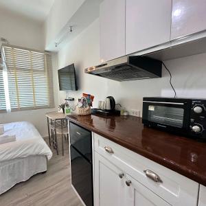 Studio One Condominium, Alabang - Bluu - Fiber Wi-Fi, Netflix-ready