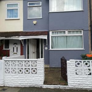 4 Beds Sleeps 15 near Lcy Airport & ExCel London