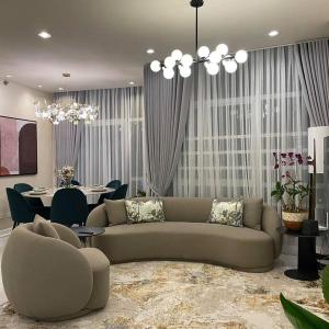 QUITE Euro Luxe 3BR 7 mins walk to high street
