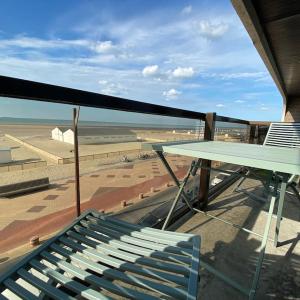 Lichtrijk vakantie-appartement met zeezicht