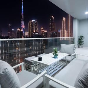 Luxury 2BR apartment with Burj View GYM & Pool
