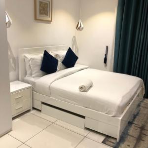 Embassy gardens by Cosy Retreat Apartments