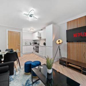 London Zone 2 Stylish 3 Bedroom Apartment Long Stay Special Prices Free Parking