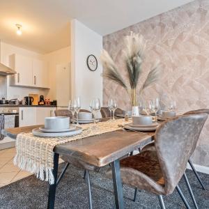 Desert Oasis - Monthly Stays - Netflix & FREE Parking -
