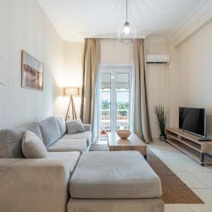 Casa Vibrant - Colorful 2Br Apt with Balcony in Koukaki