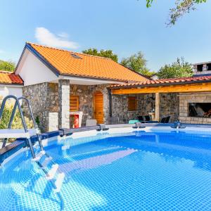 Apartman Lavanda sa bazenom i okućnicom 4*