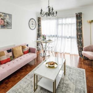 Chatsworth Ground Floor Apartment!