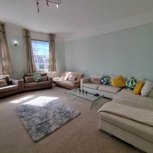 Budget Spacious Flat Fits 5 people in W2