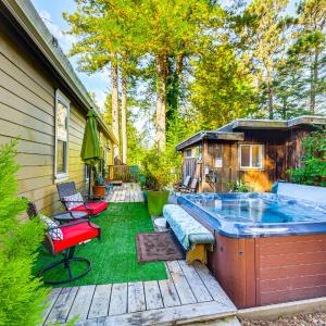Hot Tub & Views: 'Secret Garden' Fort Bragg Cabin