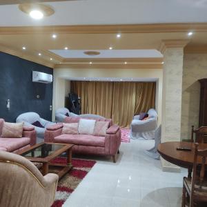 Doqi apartment 3 rooms 2 bathroom WiFi near Nile