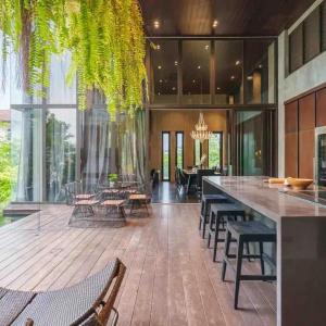 Luxury Pool Villa with Jacuzzi & Lift by Thonglor
