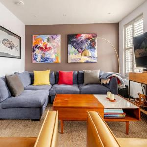 Luxurious & Modern 2 bedroom Notting Hill Townhouse