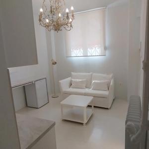 AMG Stylish Small Apartment in Pagkrati Close to Metro