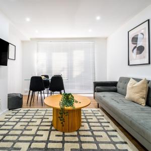 Modern 3 Bed Home, Near Etihad Stadium